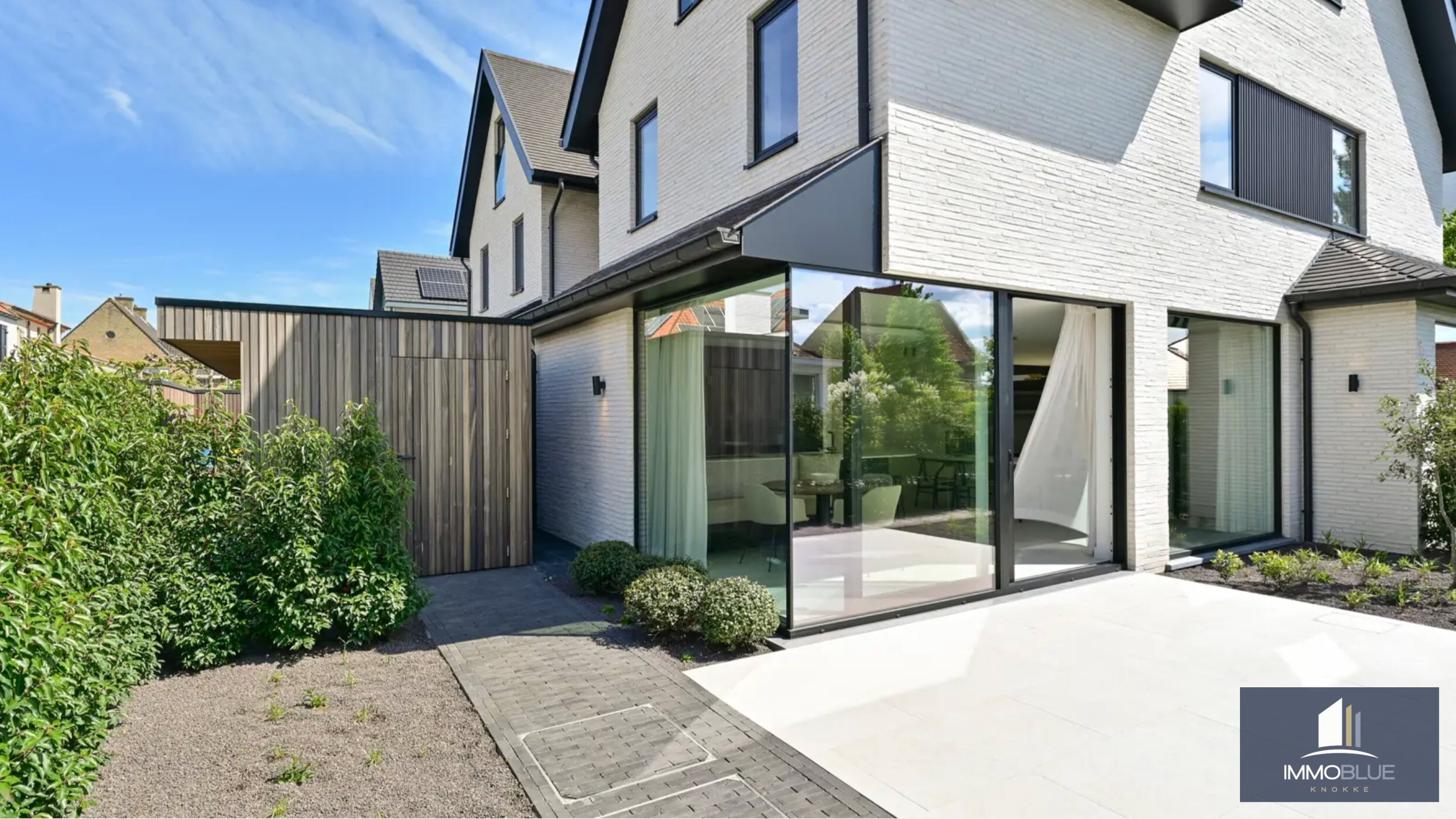 Nouvelle construction villa jumelée proche du centre de Knokke et à distance de marche de la plage. 