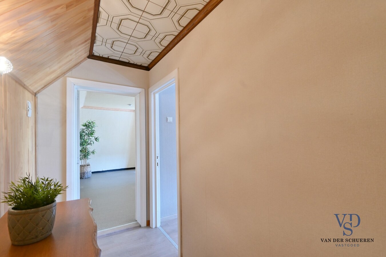 Op te frissen half open bebouwing 