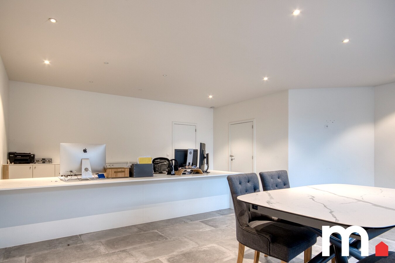 Instapklare woning met Loods van 170m² met uitweg te Zwevegem met 324 m² bewoonbare oppervlakte ! 