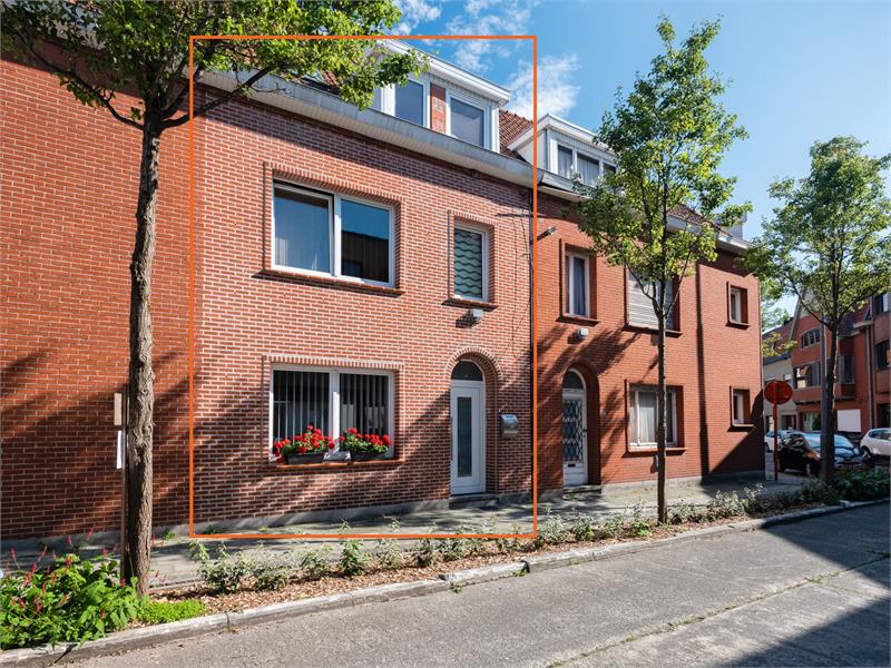 Ruime, subliem gerenoveerde woning in hartje Eeklo 