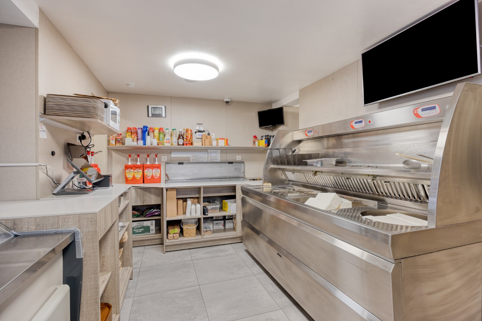 Opbrengsteigendom met handelspand en 3 appartementen te koop in Heverlee op een super ligging! 