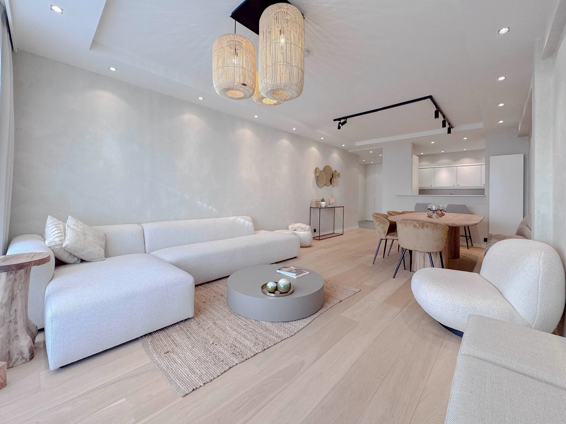 Instapklaar 3-kamer appartement te Elizabetlaan op 100m wandelafstand van de Lippenslaan. 