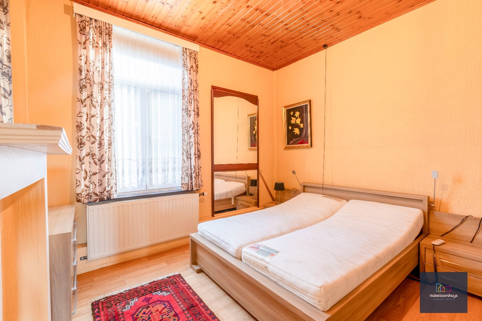 Charmante op te frissen rijwoning met ruime stadstuin 