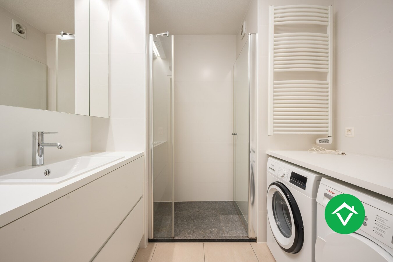 Instapklaar appartement met 2 slaapkamers en grote garage te Nieuwpoort 