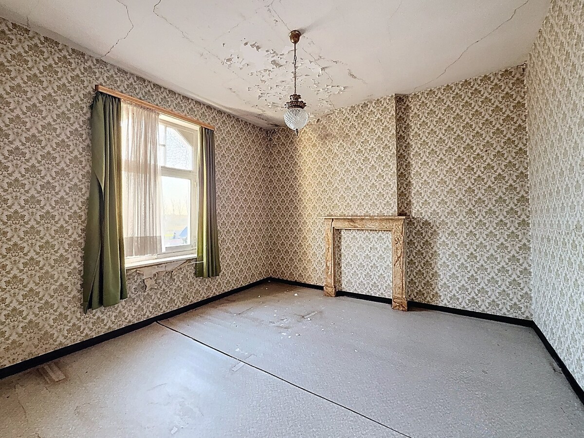 Te renoveren woonhuis met bouwgrond te Balegem/Elene 