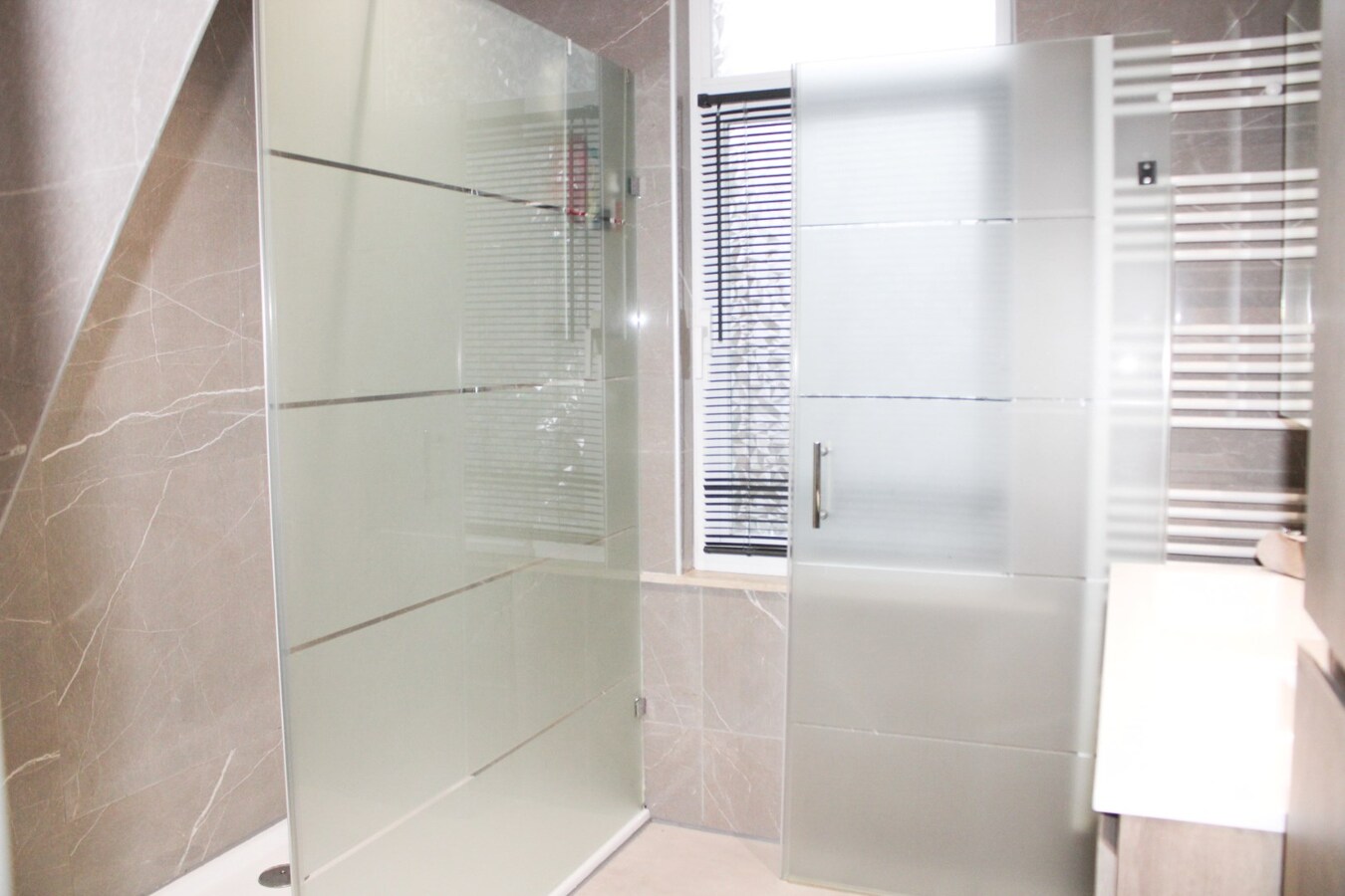 Instapklare woning in het hart van Sint-Niklaas met 5 slaapkamers en inpandige garage 