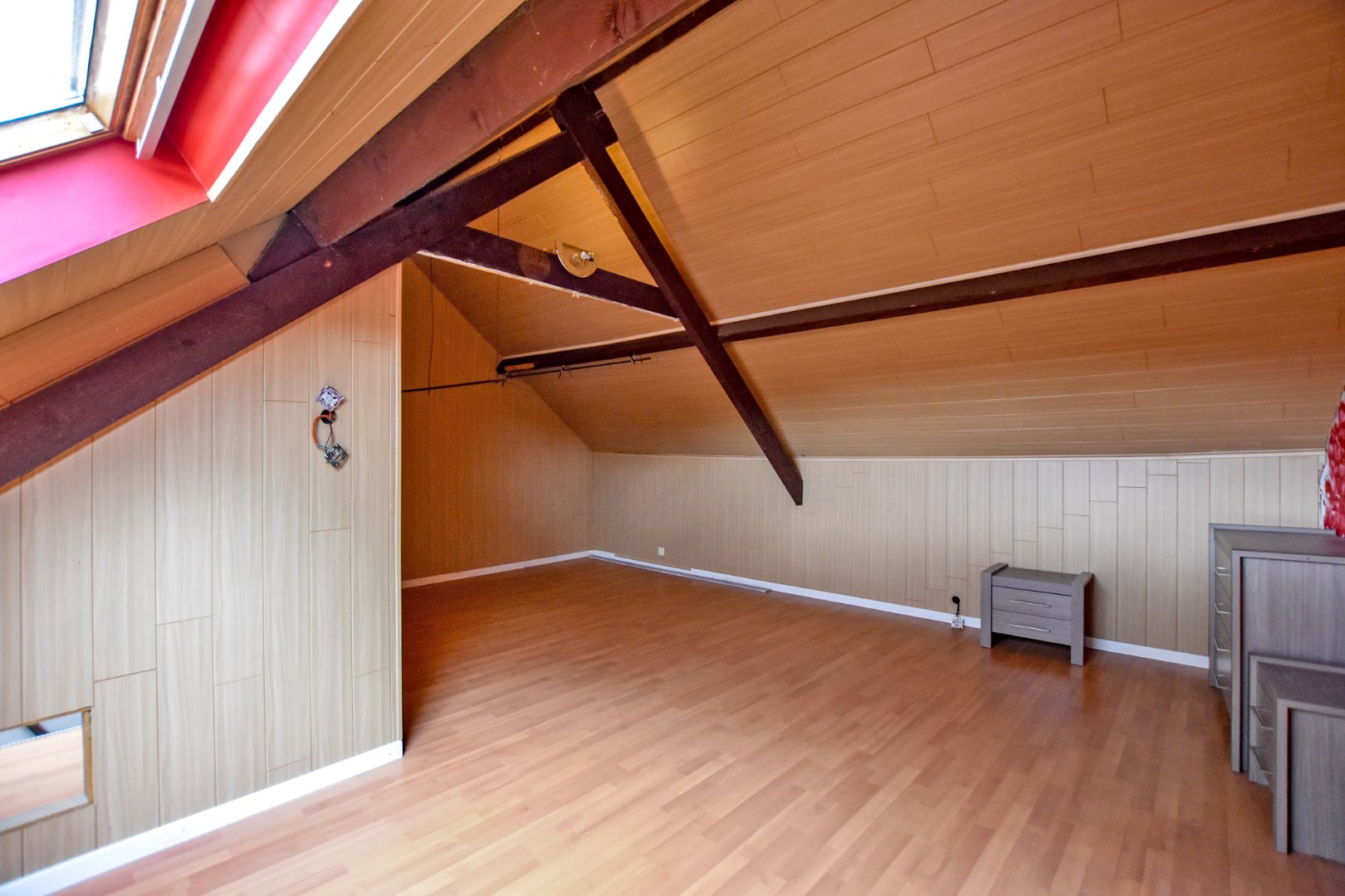 Goed gelegen gesloten bebouwing met 3 slaapkamers en tuin op 160m² te Adinkerke (De Panne). 