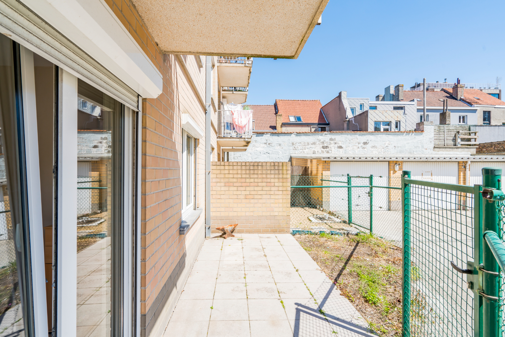 INSTAPKLAAR APPARTEMENT MET 2 SLAAPKAMERS 