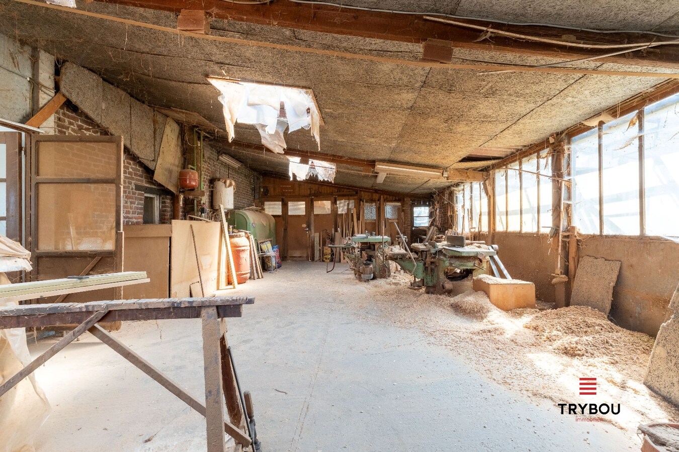 Woning met magazijn op 1203 m² – veel potentieel 