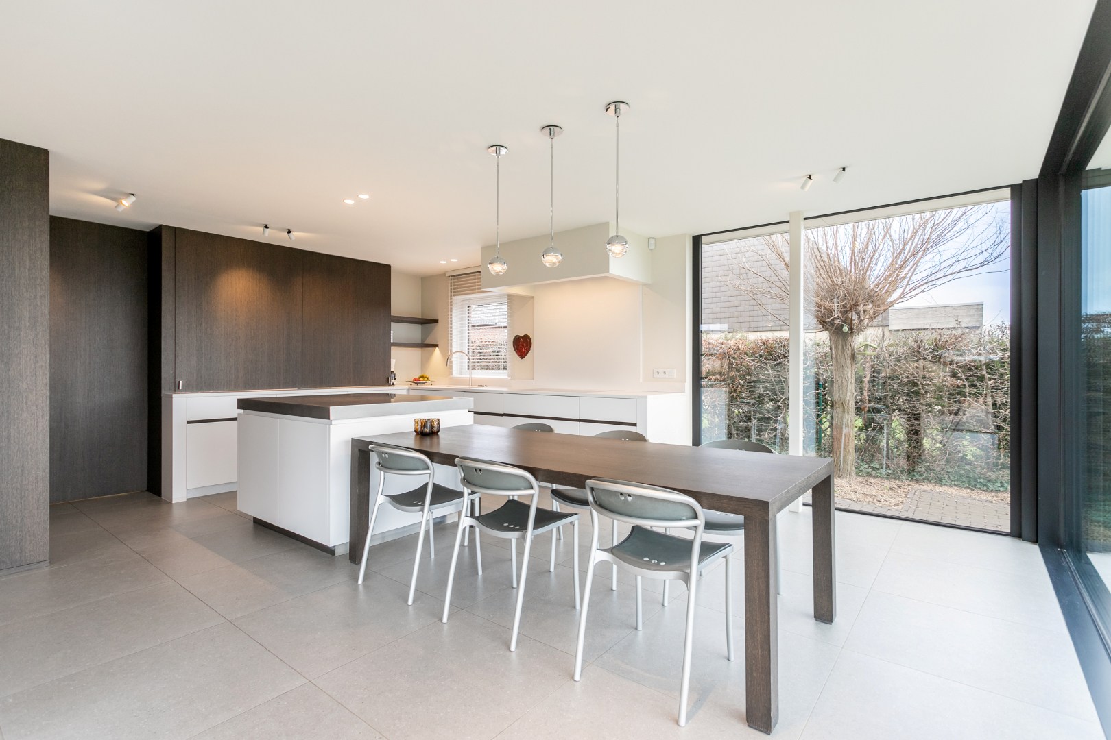 Instapklare villa te Heikruis, 4 slpks, bureau, dubbele garage en ruime tuin 