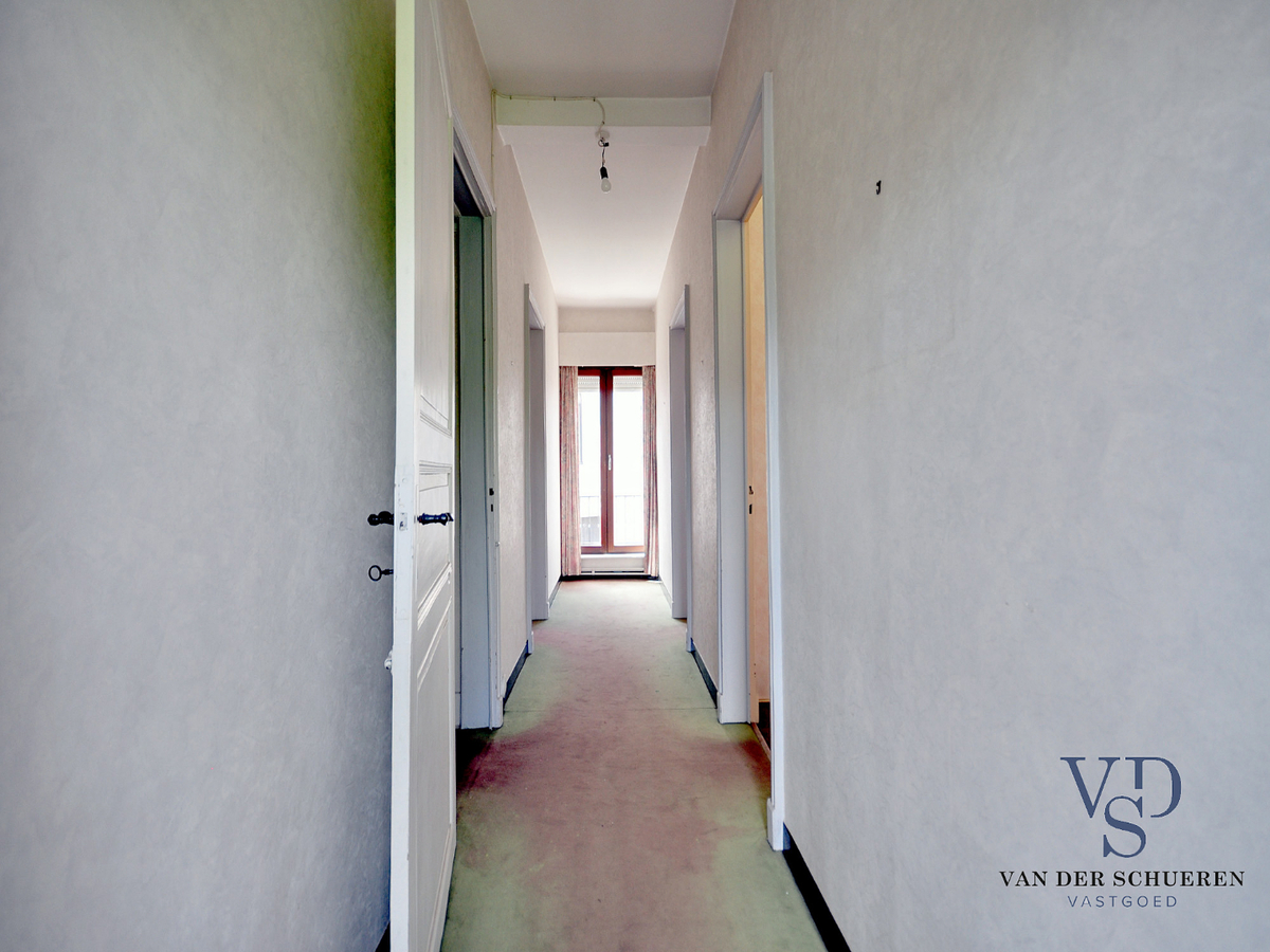 Degelijke en stijlvolle herenwoning. Uitstekend gelegen ! 