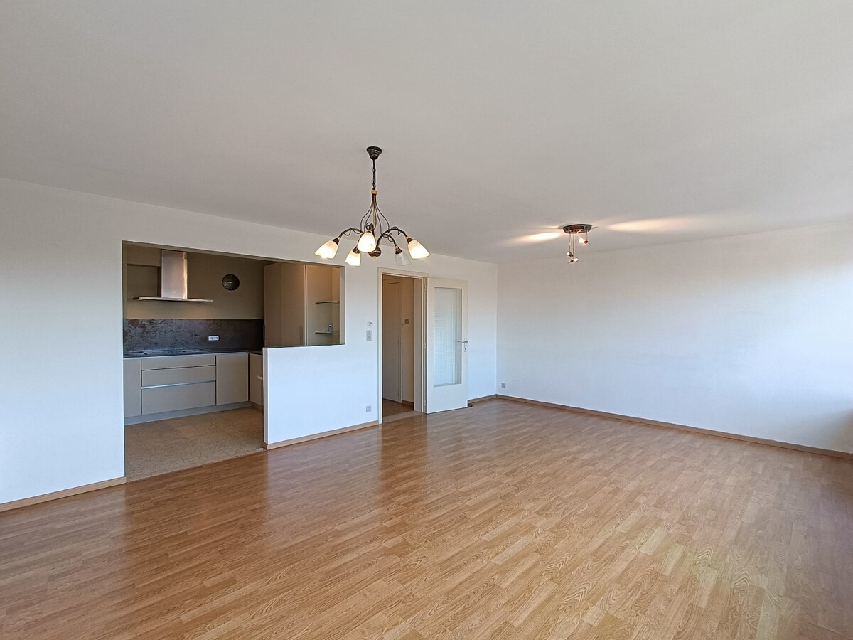 Ruim 2-slaapkamerappartement met groot terras en garage-optie te Zeebrugge. 
