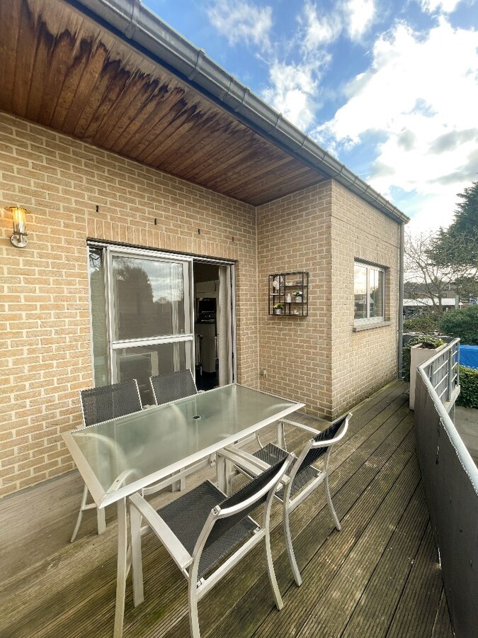 Verzorgde bel-etagewoning met 3 slpk, terras, patio  en garage nabij het centrum van As. 