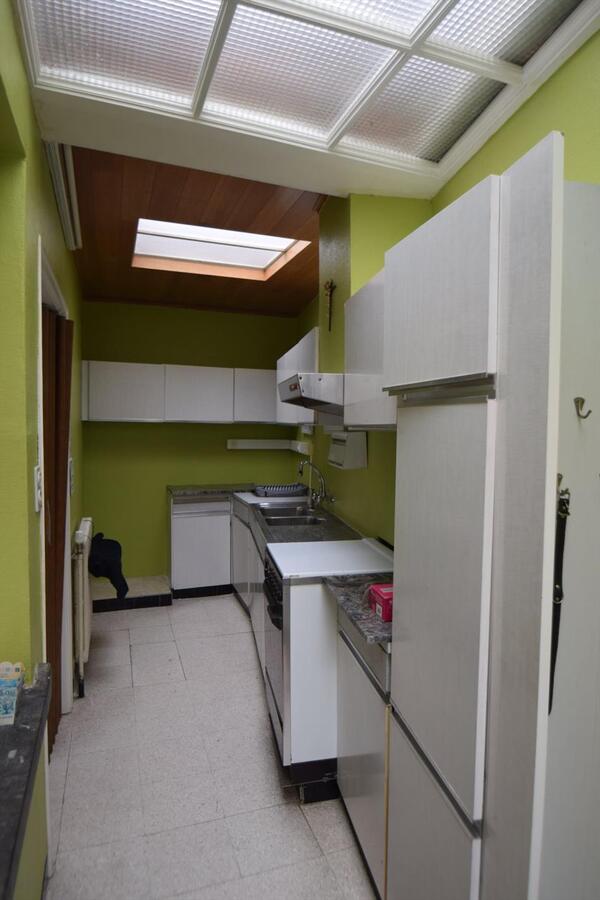 Woning met 4 slaapkamers en 2 garages te Roeselare 