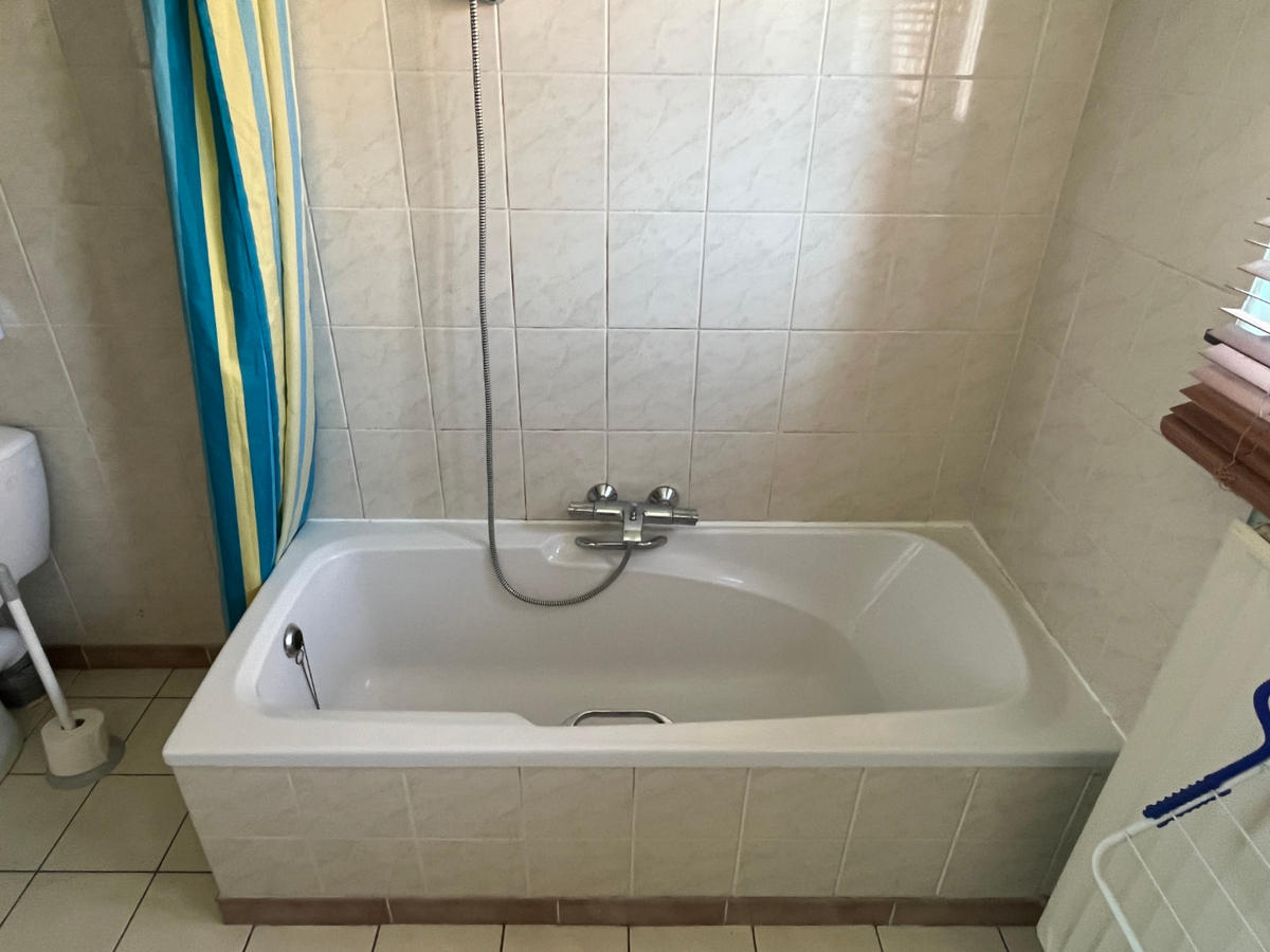 Ruim 2-slpk-appartement mét terras te Gavere-Asper 