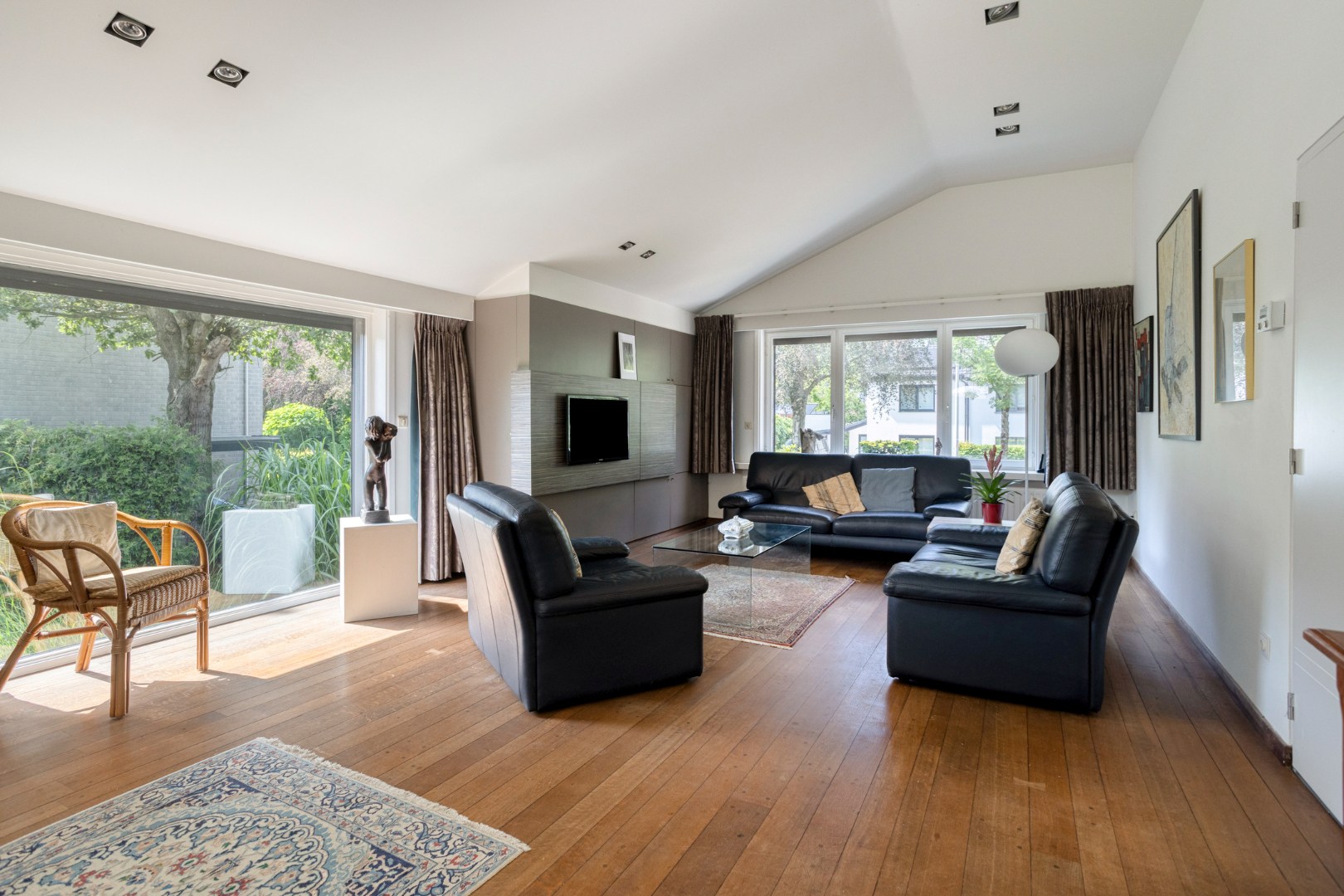 Ruime split-level gezinswoning op een prachtig perceel van 1.238 m² in de gegeerde wijk Elshout te Schoten 