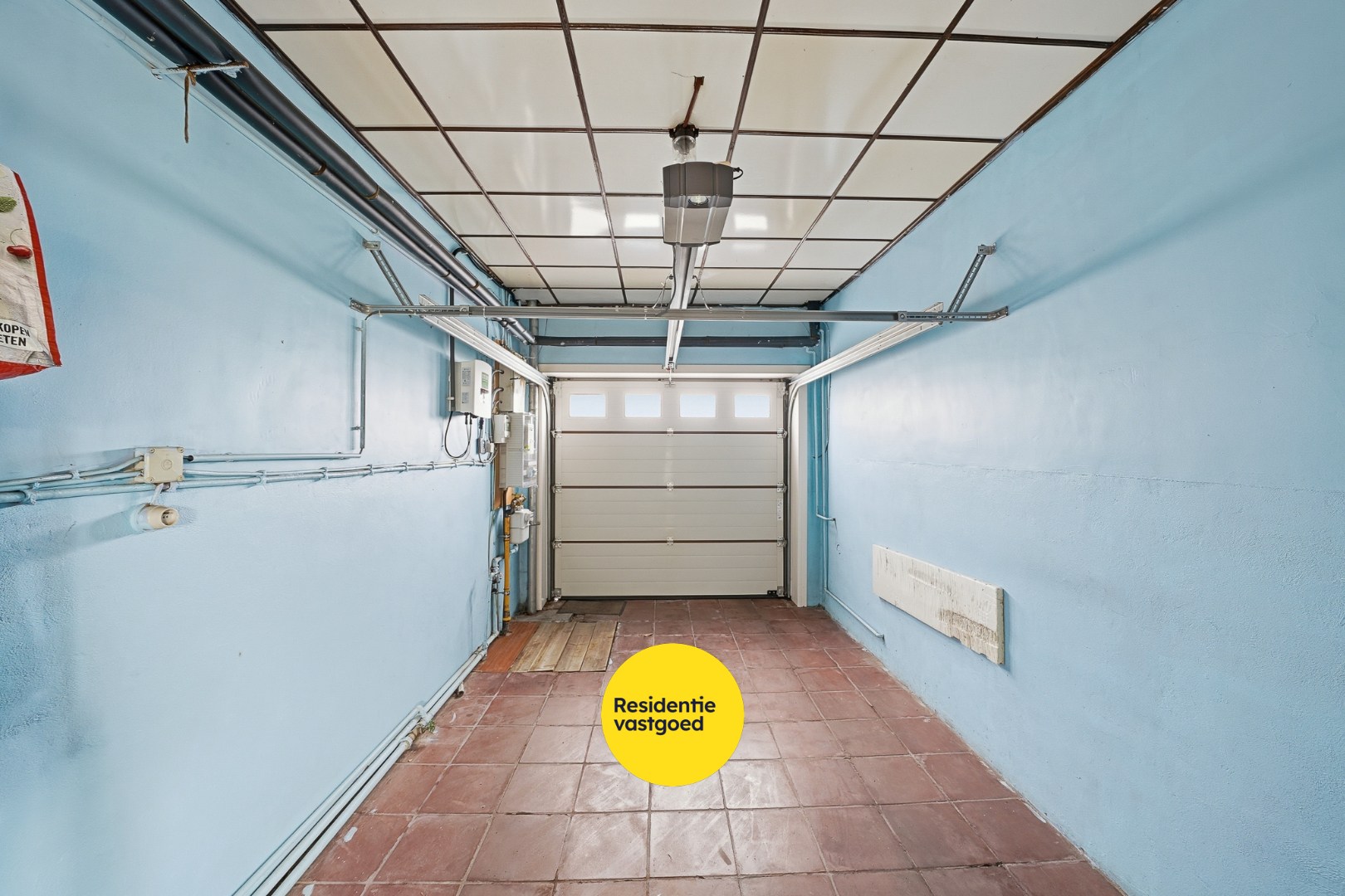 Halfopen woning met 4 slaapkamers, garage en ruime oprit op 429 m² in Oudenburg 