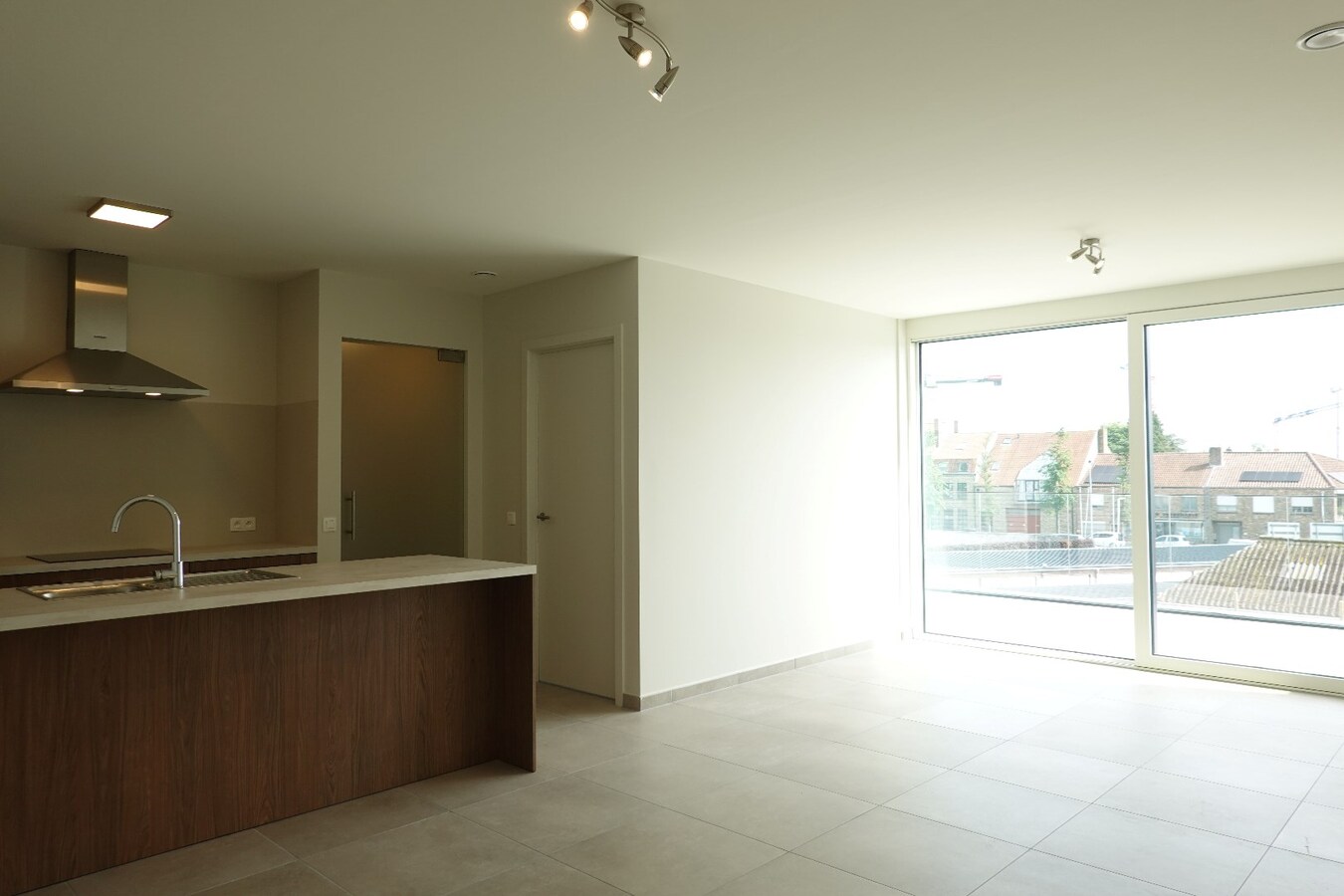 Instapklaar nieuwbouwappartement met 2 slaapkamers en ruim terras in centrum Jabbeke 