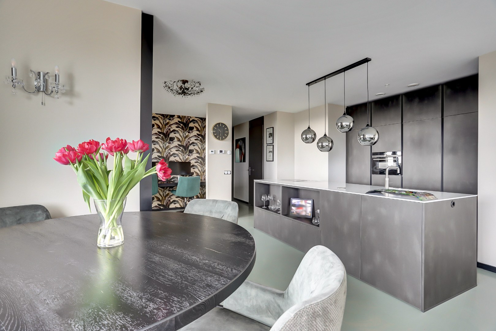 Ultiem luxe wonen in de iconische The CoolTower met spectaculair uitzicht, royaal terras (34 m²) en moderne afwerking in het bruisende hart van Rotterdam! 