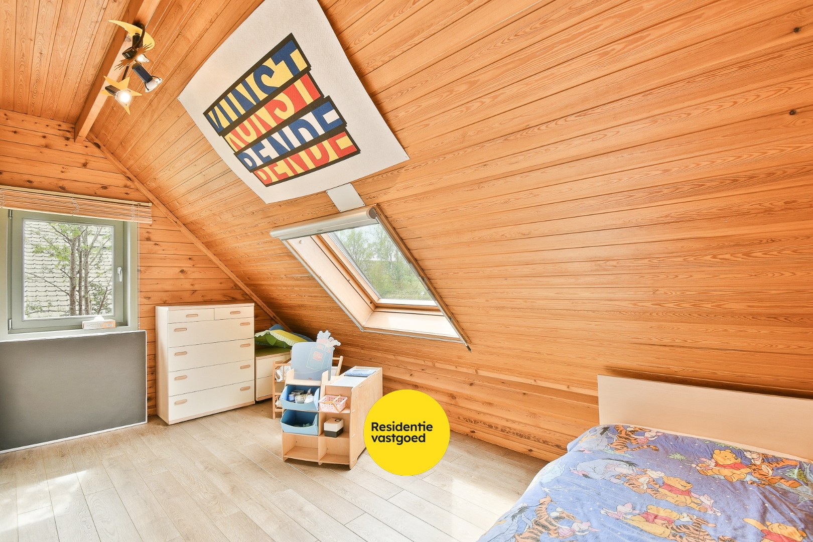 Instapklare woning met 4 slaapkamers, garage en carport 