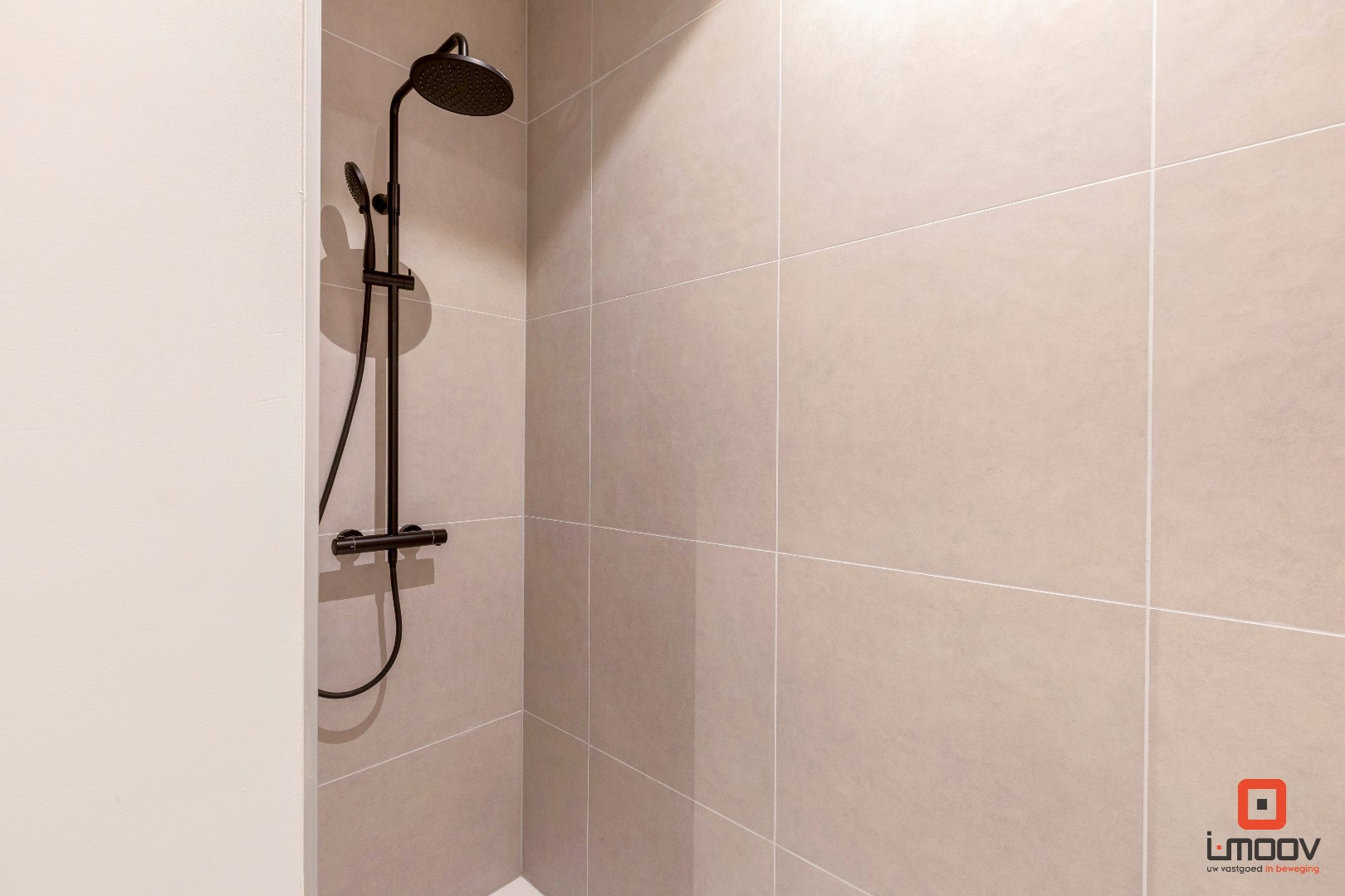 Instapklare tweeslaapkamer duplex met groot terras in de Nieuwpoortsesteenweg, Oostende 