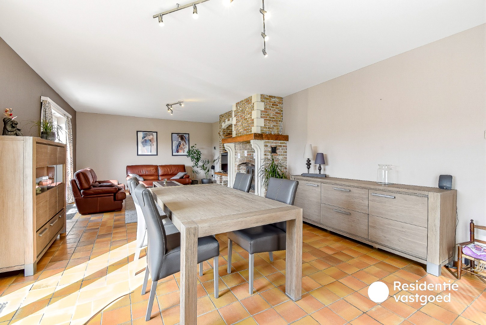 Ruime villa met 4 slaapkamers 