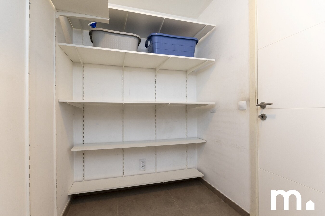 Instapklaar gelijkvloers appartement met garage te koop in Geluwe ! 