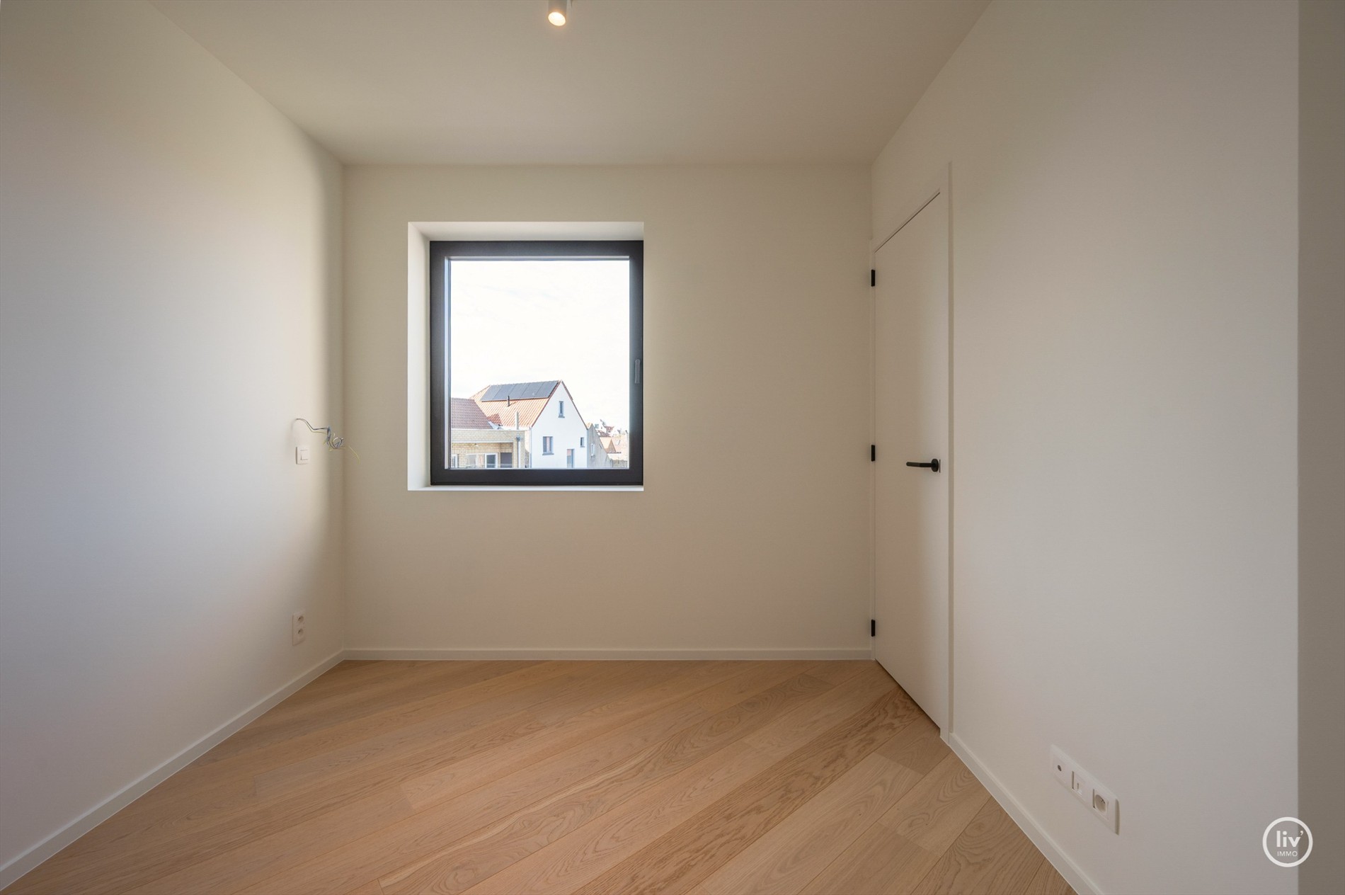 JOURNÉE PORTES OUVERTES Samedi 17/10 (10h-12h) à Knokkestraat 683 : Appartement neuf avec vues dégagées au centre de Knokke, idéalement situé en termes de mobilité. 