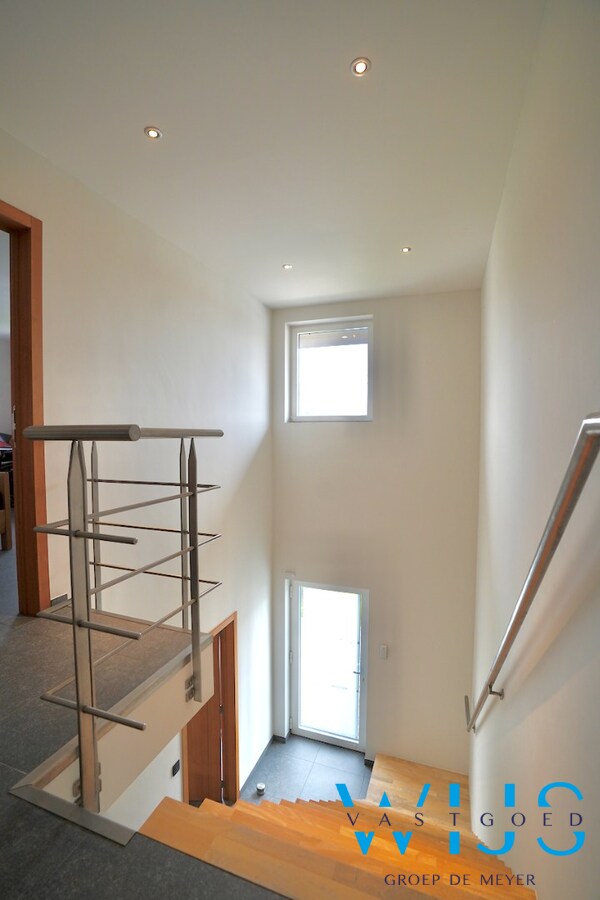 Ruime, energiezuinige gezinswoning te Oosteeklo ! 