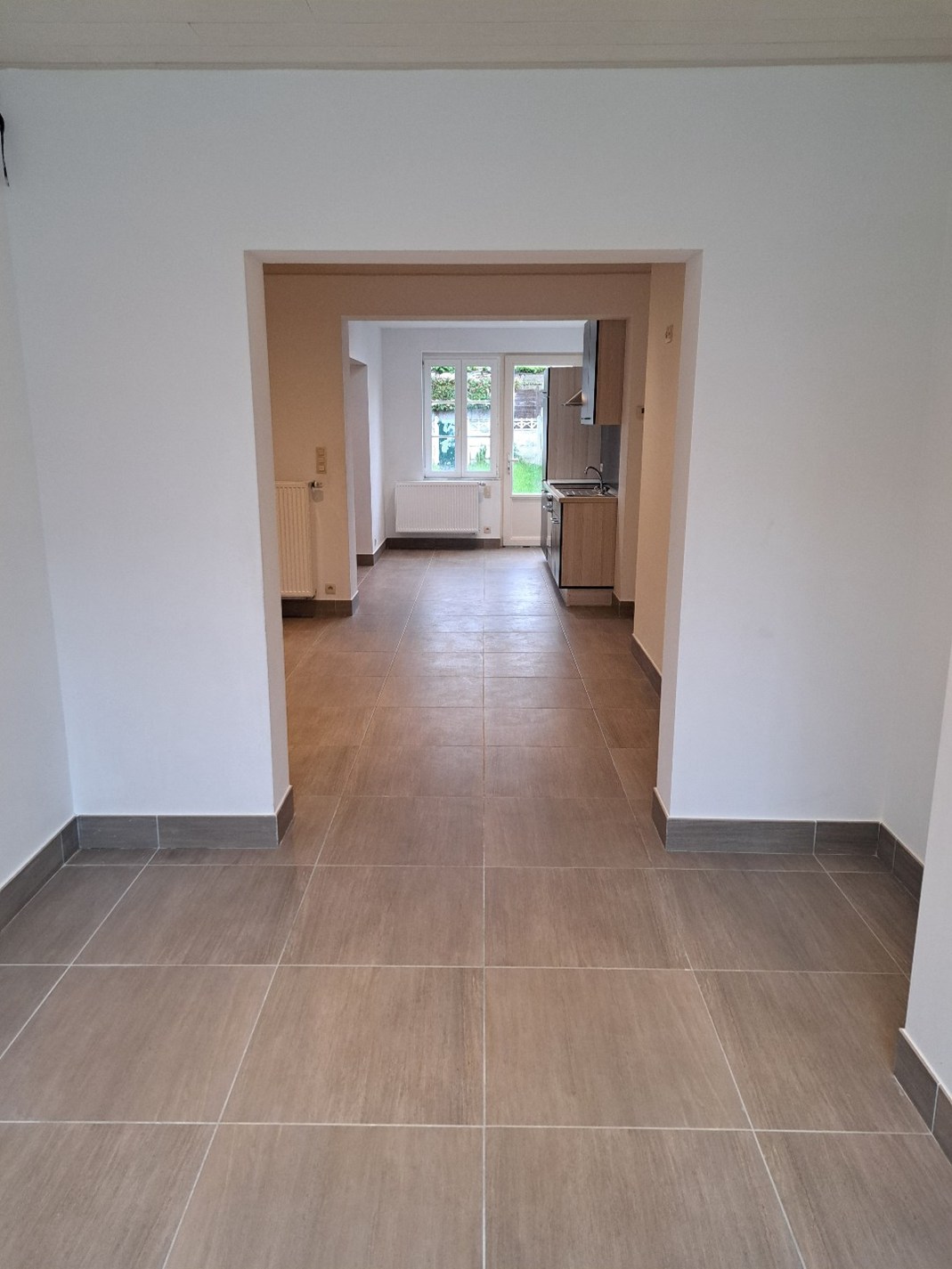 Ruime woning met tuin, drie slaapkamers en garage te Waregem 