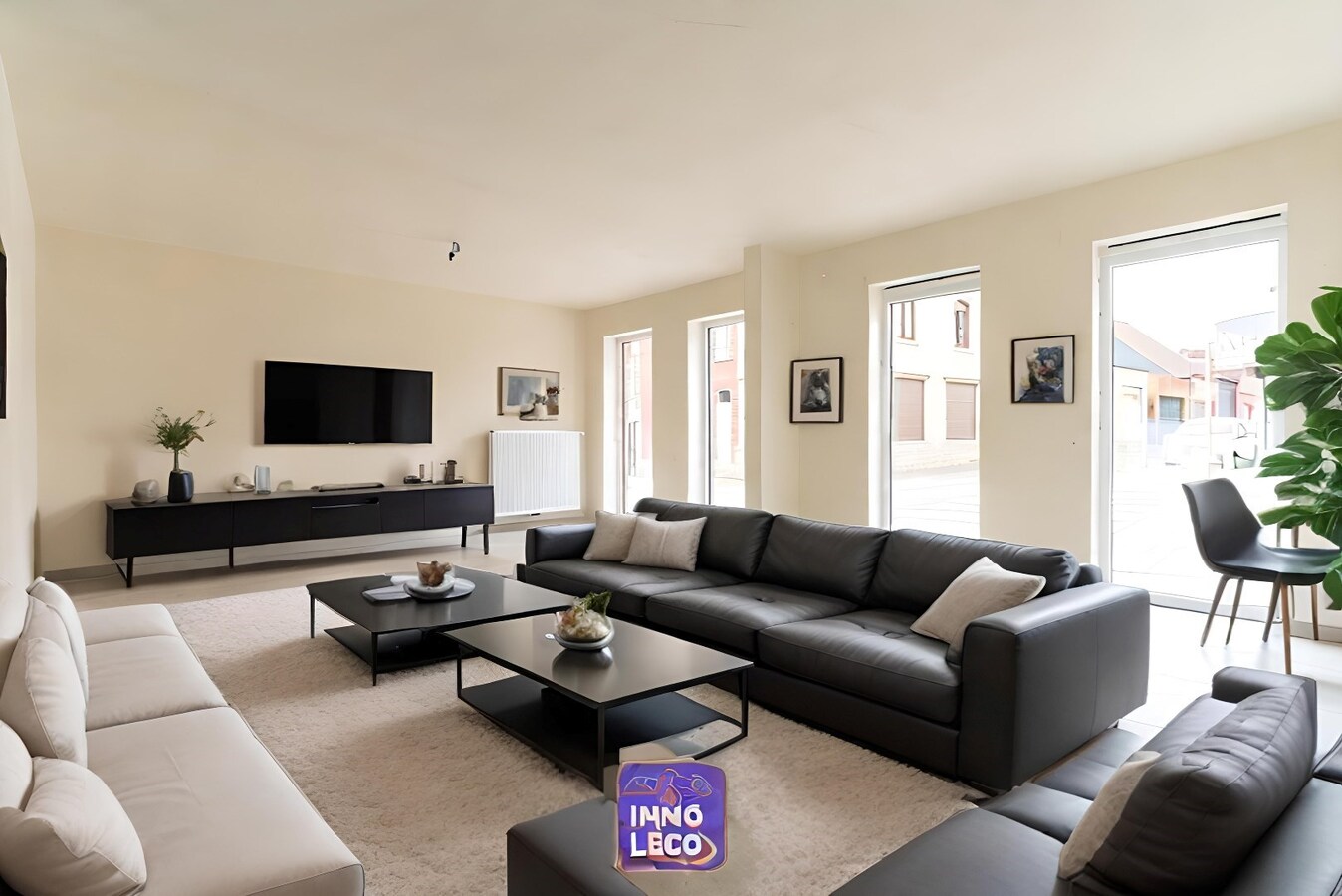 Nouvelle construction avec 3 grandes chambres possibilité 4 et grand jardin au centre 