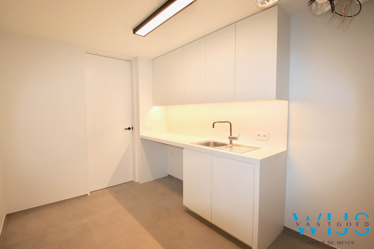 PRACHTIG gelijkvoersappartement te KLUIZEN ! 