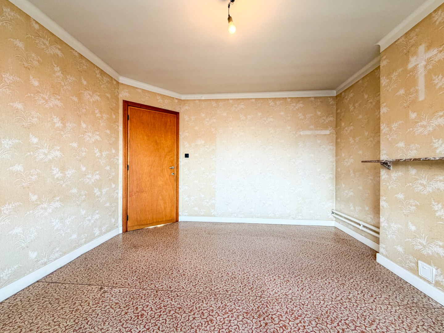 Te renoveren gezinswoning (433 m²), 3 slpk, garage en tuin, Torhout 