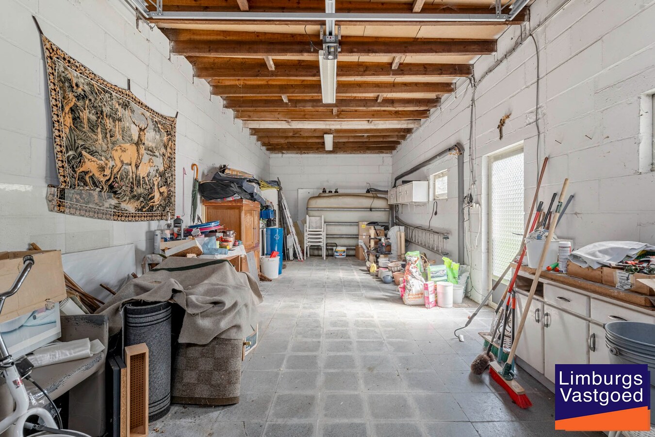Karaktervolle gezinswoning, 2(3) slpk, garage, op een perceel van 10a44ca 