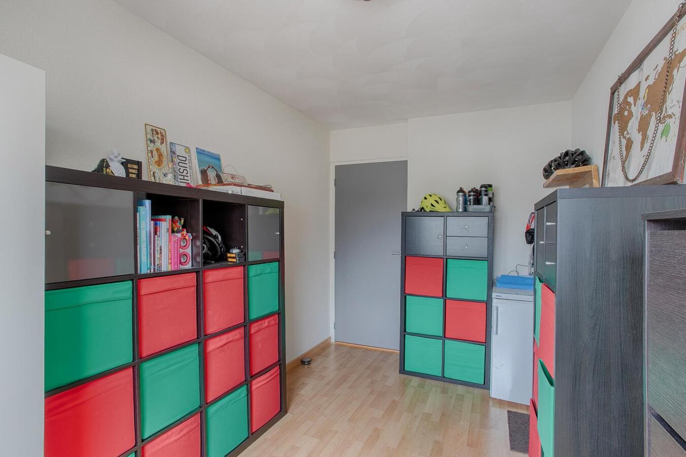 Halfvrijstaande woning met berging en vrije achterom gelegen in een rustige wijk in Bladel. 