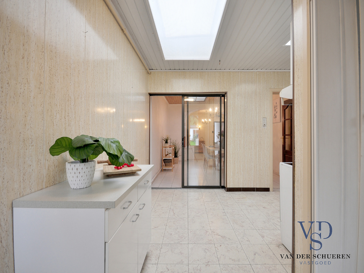 Rijwoning met tuin nabij station Gent-Sint-Pieters. Top-ligging nabij tram en trein ! 