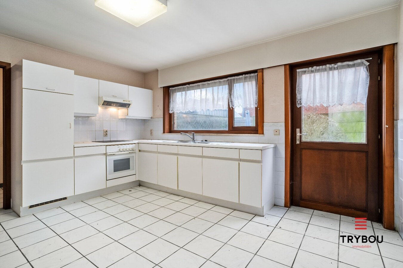 Ruime hoekwoning met 3 slaapkamers en garage te Poelkapelle 