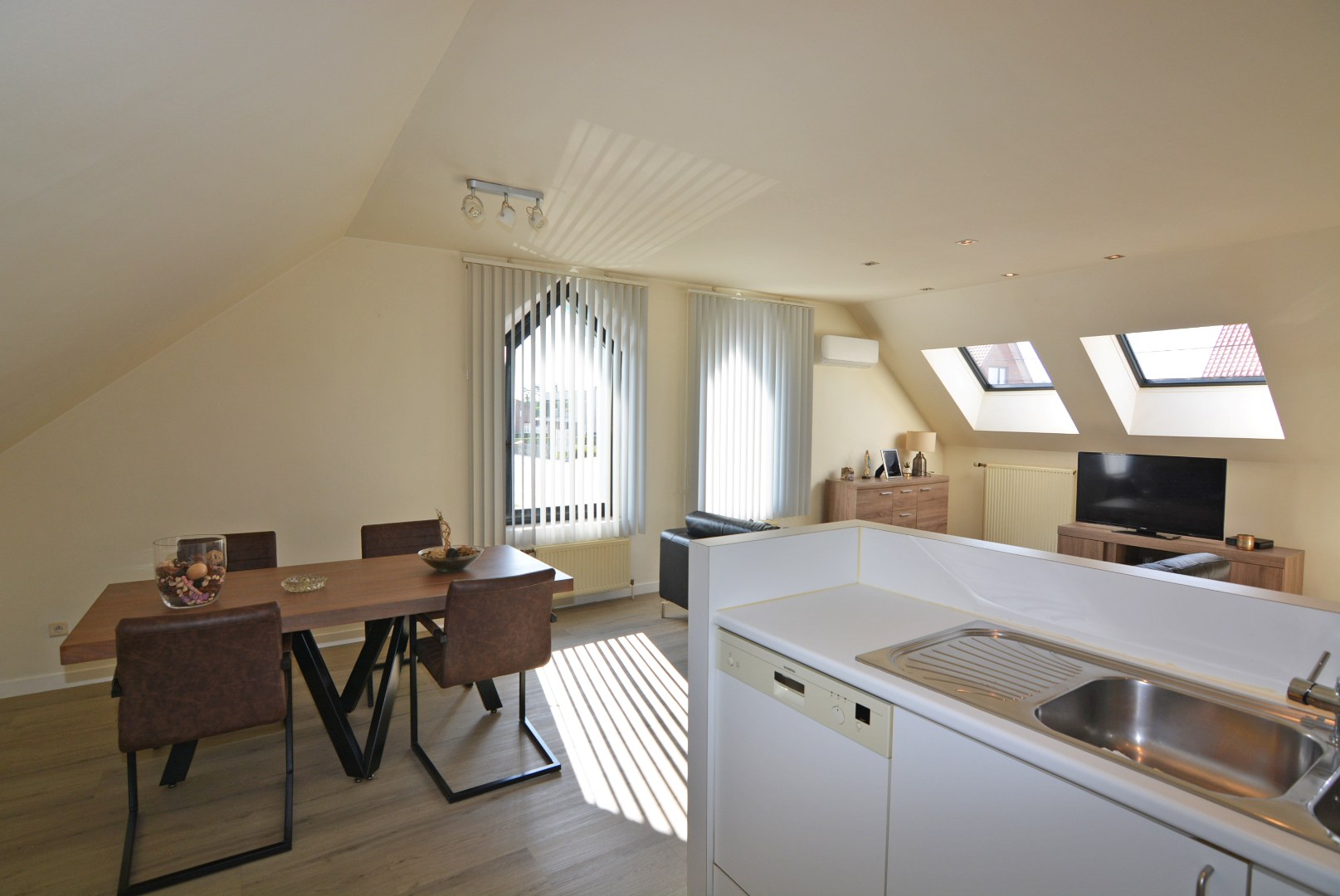 Modern appartement met 2 slpks en parking. 