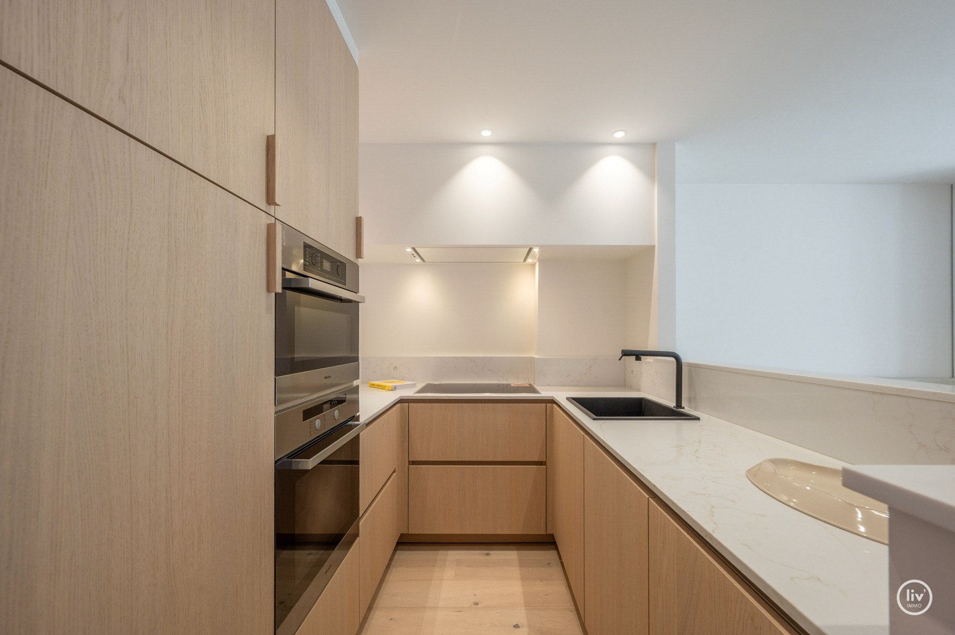 Volledig gerenoveerd en stijlvol appartement in het hart van Knokke in de  Lippenslaan. 