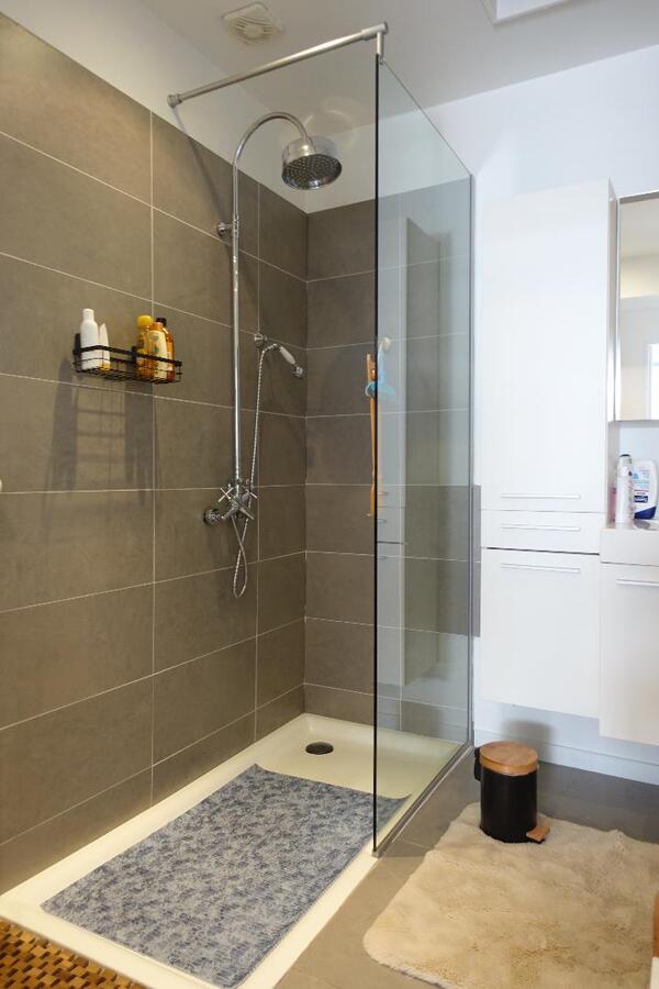 Ruime moderne woning aan het centrum van Aartrijke 