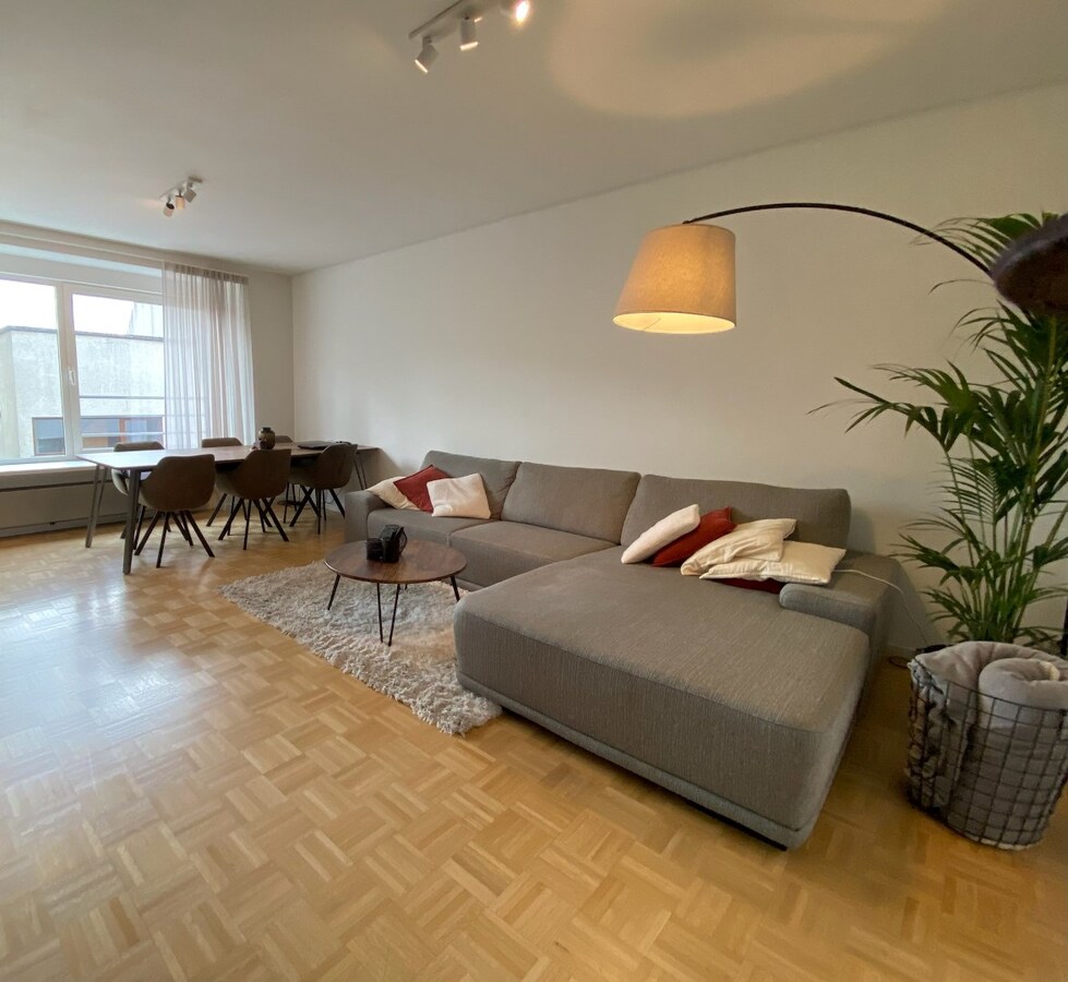 Lichtrijk 2 slaapkamer-appartement nabij de Sterre. 