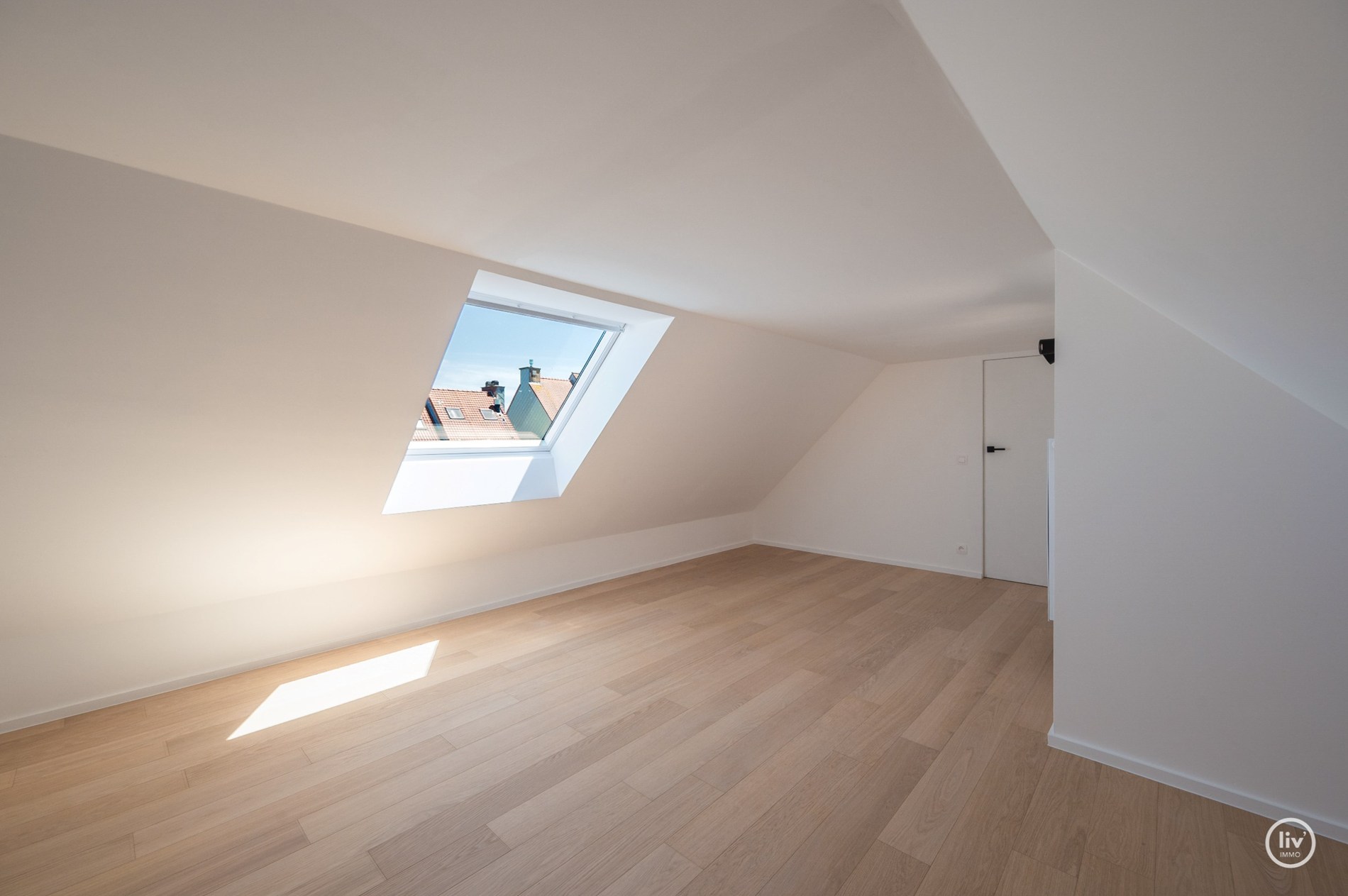 Prachtige ruime duplex (216 m2) top gerenoveerd gelegen op de Leopoldlaan te Knokke. 