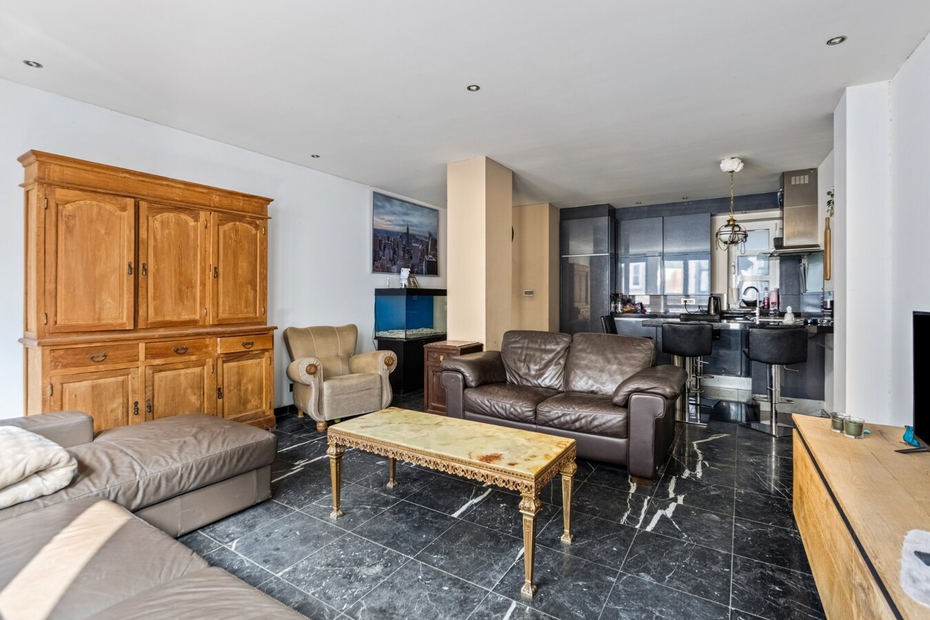 Ruim appartement gelegen op de 1ste verdieping in het centrum van Maaseik! 