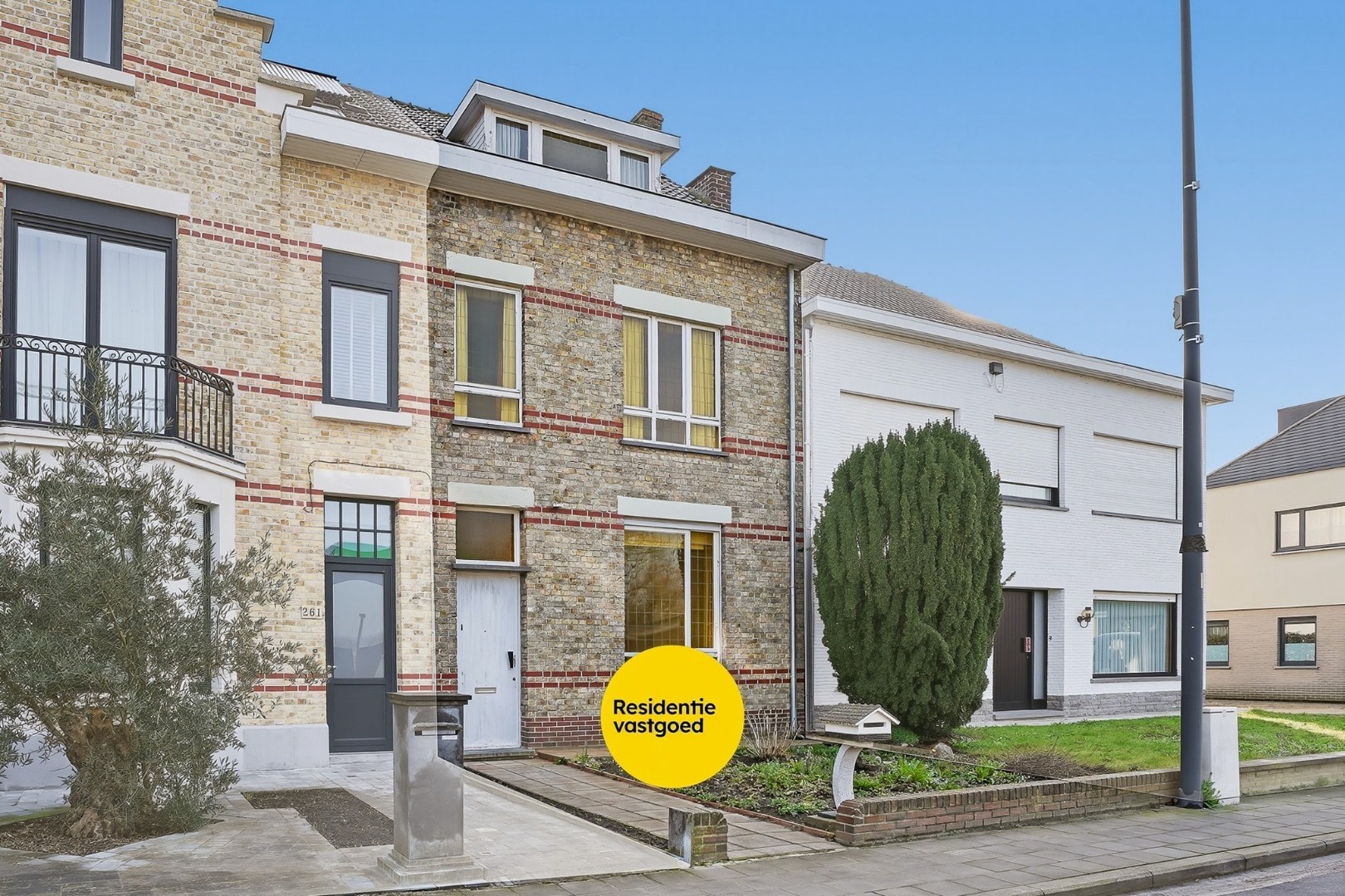 Renovatiewoning met 5 slaapkamers en zonnige tuin in het centrum van Woumen (Diksmuide) 