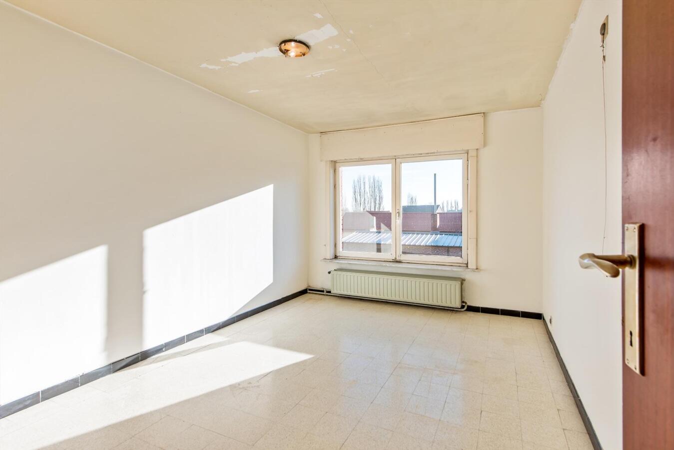 Ruime vrijstaande woning met garage op een perceel van 915 m² 