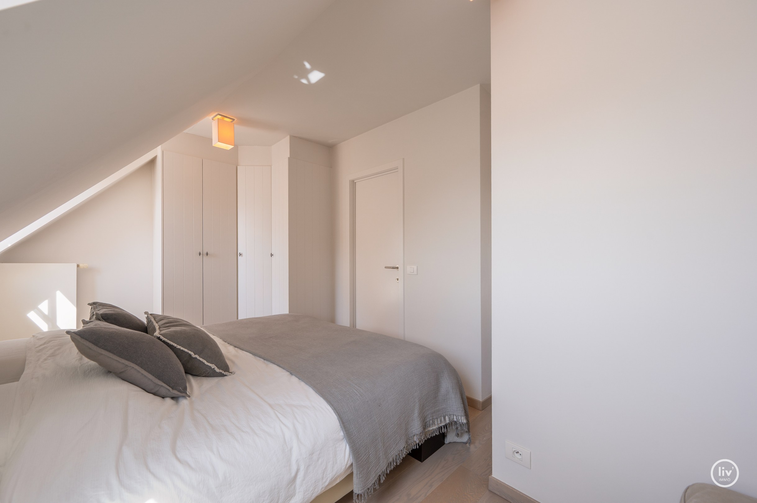 Appartement en duplex ensoleillé et spacieux avec terrasse orientée plein sud situé dans la Zoutelaan à Knokke. 