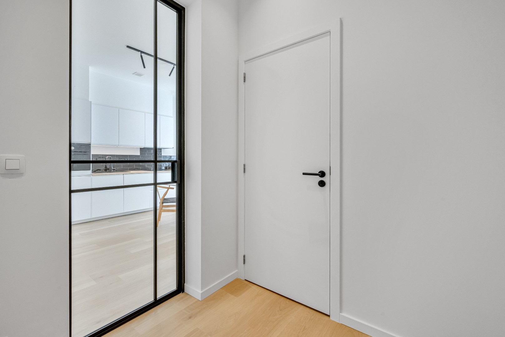 VERHUURD Stijlvol wonen in een  gerenoveerd appartement nabij Station Gent-Sint-Pieters 