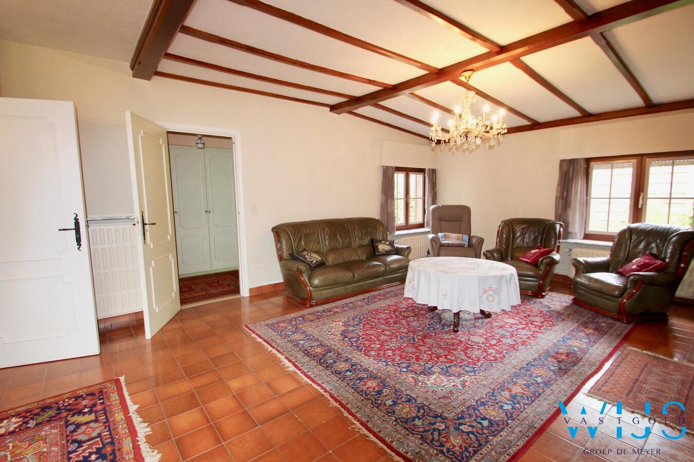 Op te frissen bungalow op een prachtig perceel van 960 vierkante meter te Oostakker ! 