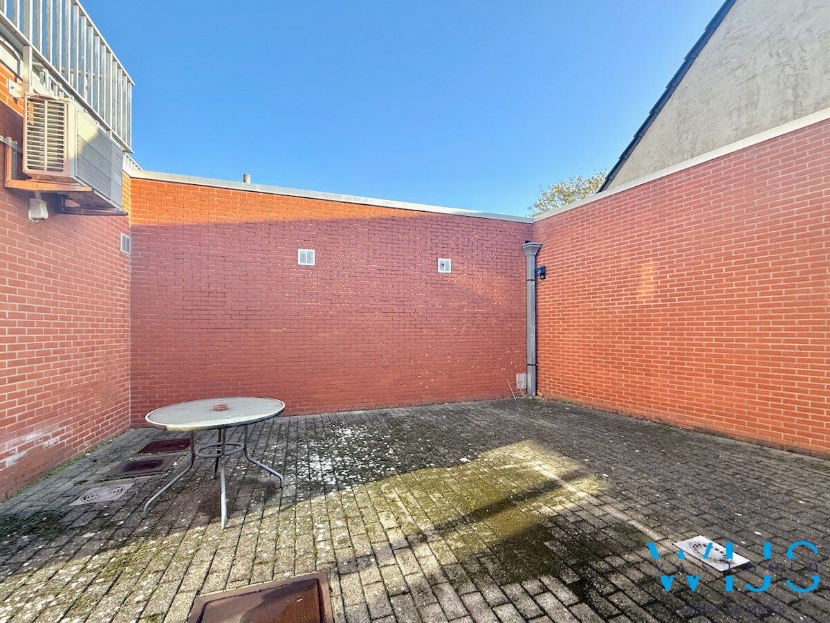 Volwaardig handelspand te Oosteeklo ! 