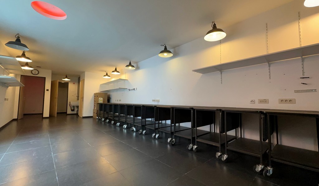 Handelspand met garage te koop in Merelbeke-Melle